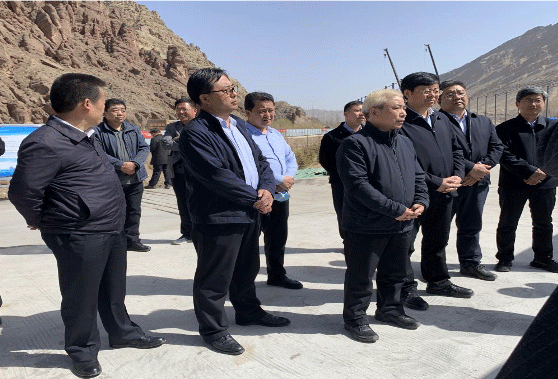 甘肅省副省長常正國一行調(diào)研S18張掖至肅南公路張掖至康樂段項(xiàng)目ZSGL2工區(qū)